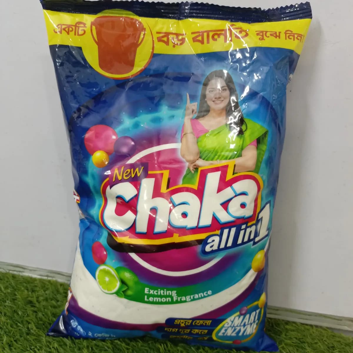 Chaka all in 1 lemon fragrance detergent powder 2kg get 2 ltr balti free
